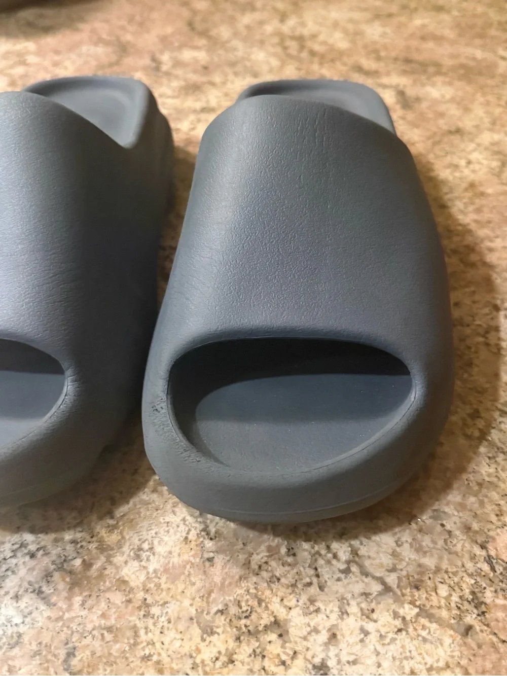 Yeezy Slides Sandals Gray US 9
